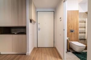 Ένα μπάνιο στο Newly Modern Designed 1BR Apartment +42 φωτογραφίες