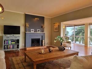 Μια τηλεόραση ή/και κέντρο ψυχαγωγίας στο Amazing View Villa, Sleeps 9