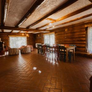 Restaurace v ubytování Casa de sub Sipote