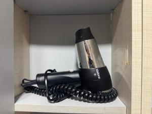 a black and silver thermos in a box at Casa Vacanze Ginevra & Carlotta Villaggio RIVAZZURRA POLICORO in Policoro