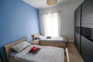 Ένα ή περισσότερα κρεβάτια σε δωμάτιο στο Exclusive Waterfront Apartment with Stunning Views SV 9