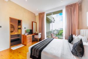 a bedroom with a bed and a large window at Glenence Nuwara Eliya in Nuwara Eliya