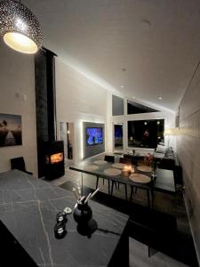 TV a/nebo společenská místnost v ubytování Villa Lucky Live by Hilla Villas