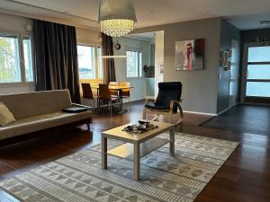 a living room with a couch and a coffee table at Vanhan paloaseman loft -asunto in Sievi