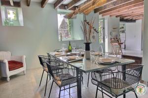 a dining room with a table with chairs at De rulinen in Saint-Clet