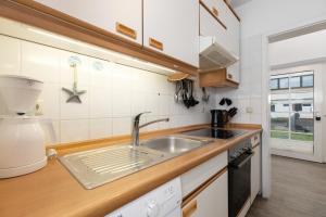 Kuchyň nebo kuchyňský kout v ubytování OstseeRobbe