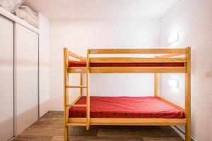 Ένα ή περισσότερα κρεβάτια σε δωμάτιο στο Bel Écrin - Station de ski à pied