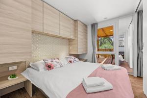 Postel nebo postele na pokoji v ubytování Resort Šibenik + 43 fotografií