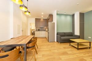 a kitchen and living room with a table and a couch at COZEE - Design-Wohnung mit Parkplatz zwischen München und Flughafen MUC in Ismaning +86 photos