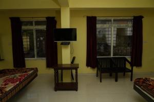 TV a/nebo společenská místnost v ubytování December Holiday inn 5 Bedroom House with kitchen + 31 fotografií