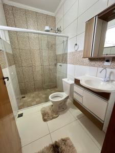 Et badeværelse på Apartmento - Poços de Caldas + 4 billeder