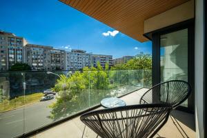 Μπαλκόνι ή βεράντα στο Fresh Bloom Hideaway - 2BR Apartment with Balcony