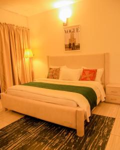 Postel nebo postele na pokoji v ubytování Nook & Nest