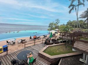 Una vista de una piscina en un resort. en Tropical Executive Flat Suites 507 view, en Manaus