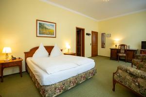 Postel nebo postele na pokoji v ubytování Hotel Alexandra + 60 fotografií