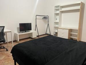 TV a/nebo společenská místnost v ubytování Oasi di relax a 2 passi dal centro