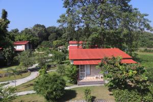 an aerial view of a house with a red roof at Big Mama Corbett in Belparāo