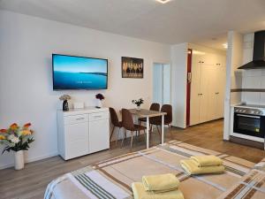 Kuchyň nebo kuchyňský kout v ubytování 3-Zimmer Wohnung in Centrum