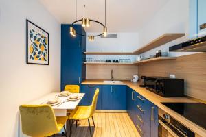 Η κουζίνα ή μικρή κουζίνα στο Skylight Studio Retreat - with Balcony +27 φωτογραφίες