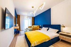 Ένα ή περισσότερα κρεβάτια σε δωμάτιο στο Skylight Studio Retreat - with Balcony