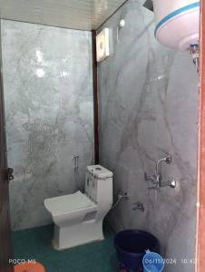 Koupelna v ubytování shree krishna resorts