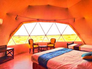 Giường trong phòng chung tại Crystal Resort