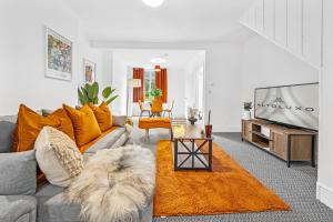 a living room with a couch and a tv at Clover House Stunning Cosy Cottage 3BR By AltoLuxo Short Lets & Serviced Accommodation With Free WiFi & Parking in Ebbw Vale