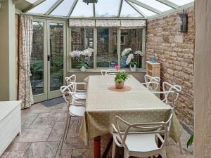 Gallery image of Crown House in Casterton