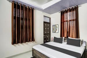 Ένα ή περισσότερα κρεβάτια σε δωμάτιο στο Super Hotel O Rudra palace
