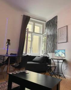 Χώρος καθιστικού στο Blue Light Room