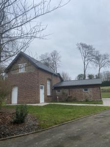 a brick house with a black roof at Château de Flixecourt in Flixecourt