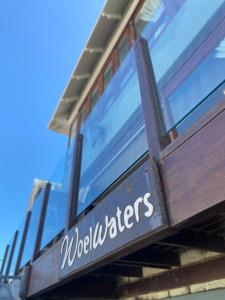 een bord voor een mollevarier bovenop een gebouw bij Woelwaters Beach Villa in Herolds Bay