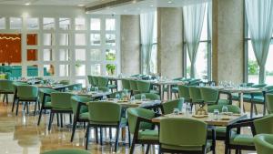 Restaurace v ubytování Golden Sands - By The Bay Resorts