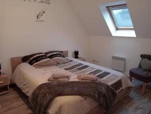 a bedroom with a large bed and a window at La Maison Enzo in Arrest