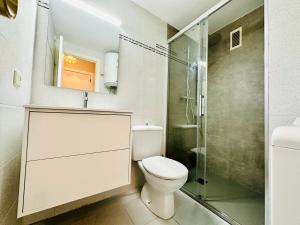 Ένα μπάνιο στο Global Immo 2217 Roc Mar 33B +11 φωτογραφίες