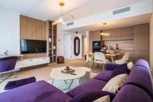 Istumisnurk majutusasutuses Purple Gem - 2BR Apartment with Great City View