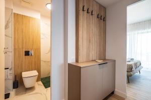 Vannituba majutusasutuses Purple Gem - 2BR Apartment with Great City View +43 fotot