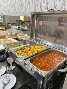 Jídlo v hotelu nebo okolí + 24 fotografií