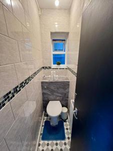 Vannituba majutusasutuses Lovely Room Walk to Euston & Regents Park