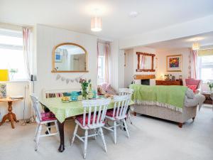 Posezení v ubytování Tean + 17 fotografií