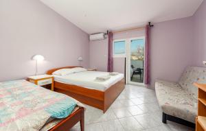 Postel nebo postele na pokoji v ubytování Cozy Apartment In Pag With Wifi