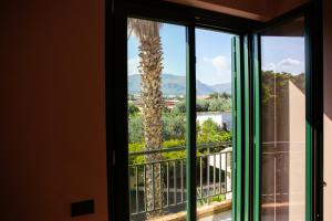 Nespecifikovaný výhled na hory nebo výhled na hory při pohledu z prázdninového domu