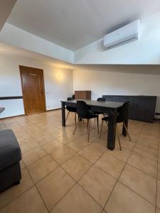 a dining room with a table and chairs at A Casa di Micol in Poggio Mirteto