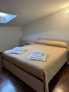 a bedroom with a bed with two towels on it at A Casa di Micol in Poggio Mirteto
