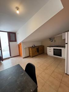 a large kitchen with a table and a counter top at A Casa di Micol in Poggio Mirteto