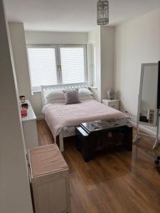 Ένα ή περισσότερα κρεβάτια σε δωμάτιο στο Beautiful House Edinburgh South