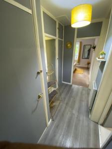 Ένα ή περισσότερα κρεβάτια σε δωμάτιο στο 18K HOME FROM HOME