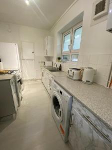 Η κουζίνα ή μικρή κουζίνα στο 18K HOME FROM HOME