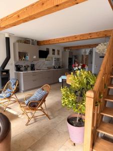a living room with chairs and a kitchen at Maison 6 places, en plein cœur de l’Ariège, proche ski et nature in Lesparrou +37 photos