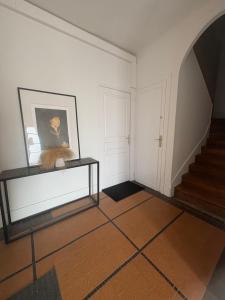 a room with a staircase and a picture on a table at Suite studio Darcy in Dijon